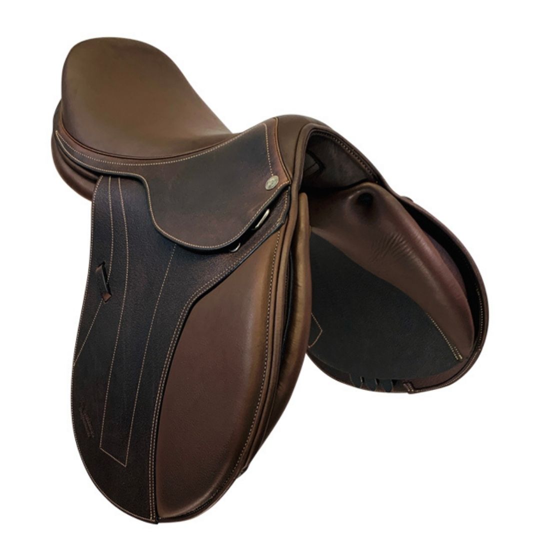 Close Contact English Jumping Saddle – Adjustable Tree & Supportive Knee Blocks